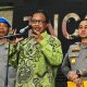 Komisioner Kompolnas Choirul Anam (Tengah) Didampingi Karo Penmas Divisi Humas Polri dan Karo