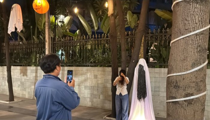 Sajian Dekorasi Horor Halloween di Pedestrian Sudirman Tarik Perhatian Warga