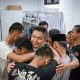 Seskab Teddy Indra Wijaya Memeluk Siswa Sekolah Rakyat Terintegrasi di Cikarang