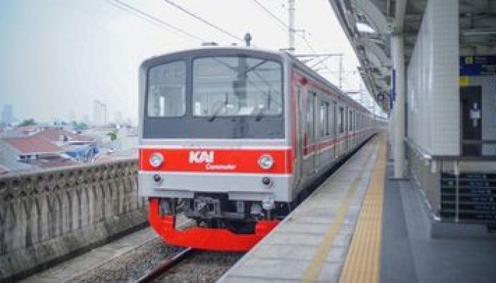 Penjelasan KAI Commuter Soal Aksi Penumpang Tekan Tombol SOS di KRL Red Line