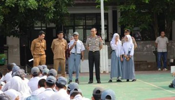 Kapolres Metro Bekasi Kota Kombes Pol Putu Kholis Aryana Mengunjungi SMK Negeri 14 Kota Bekasi