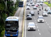 Truk Tabrak Separator di Cawang, Layanan 15 Rute Transjakarta Terhambat